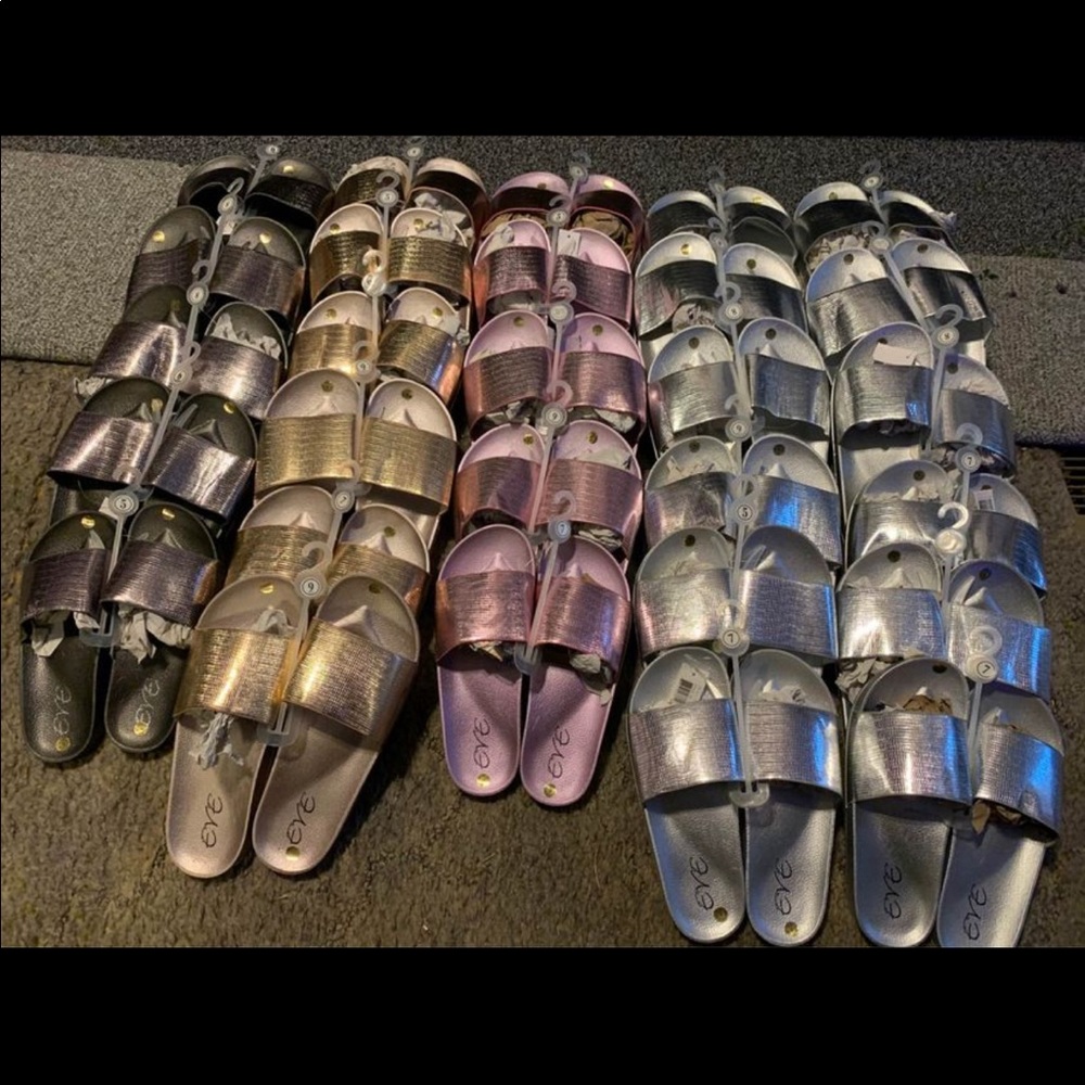 Women’s Slides